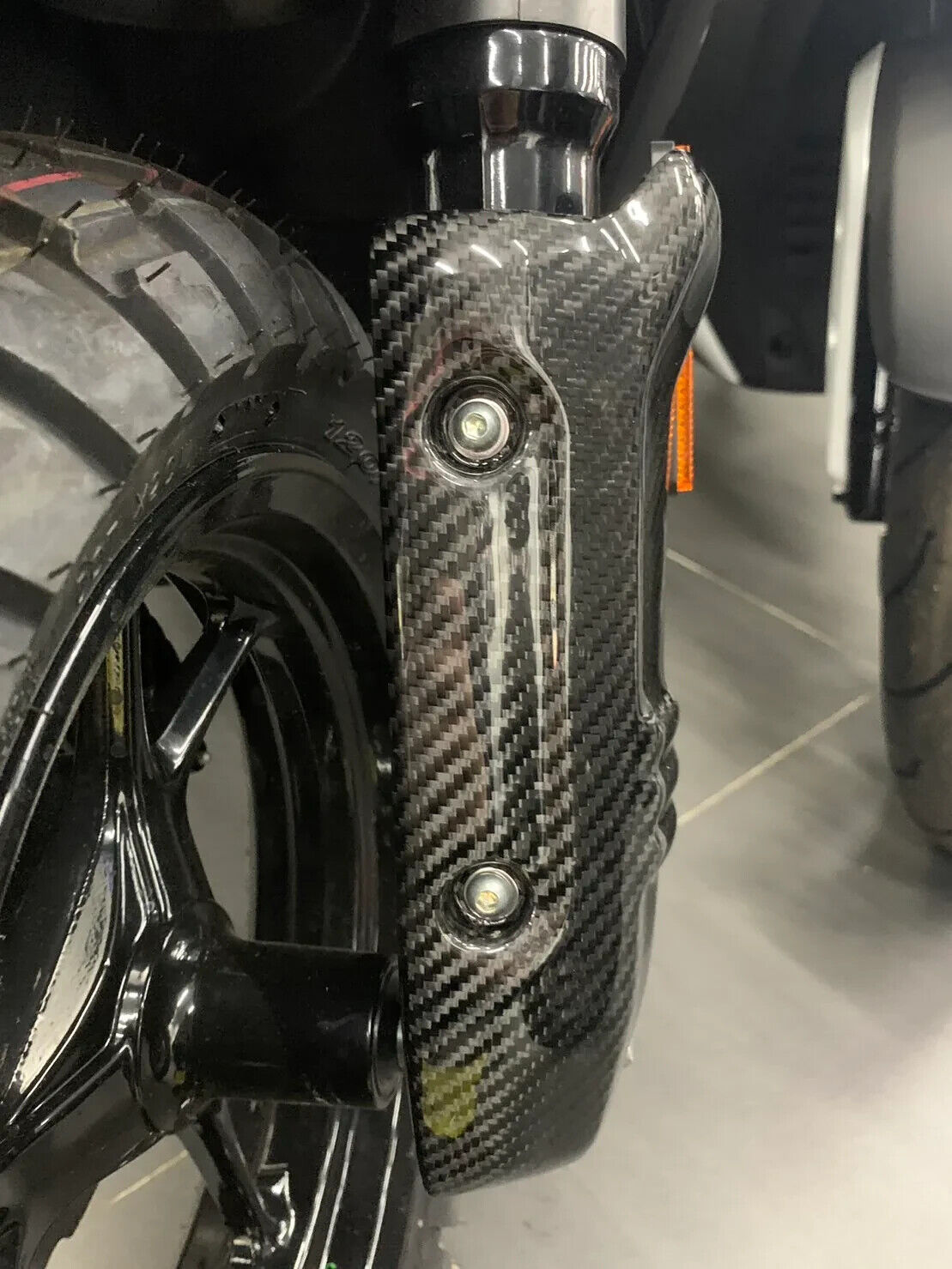 Carbon Fiber Front Shock Absorber Cover for Yamaha Zuma 125 2022-2024